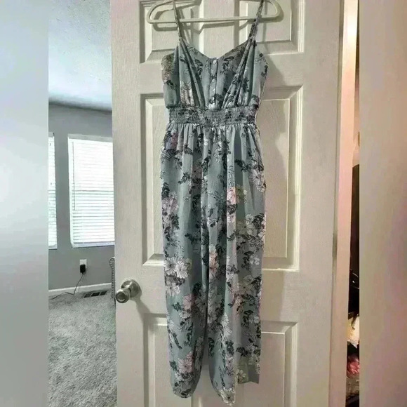 Floral JumpSuit - Picture 1 of 4